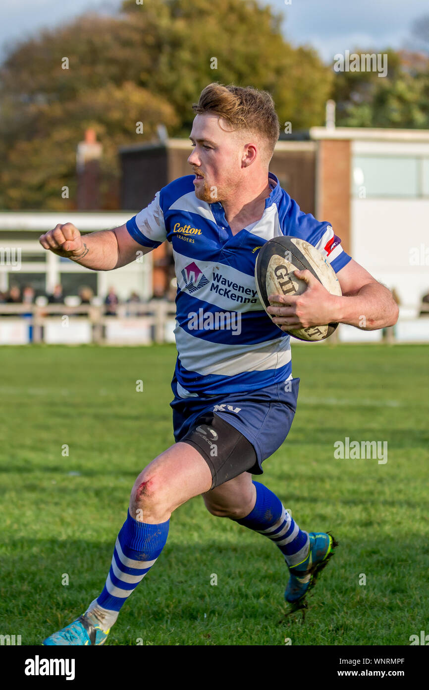 Rugby player passing rugby ball hires stock photography and images Alamy