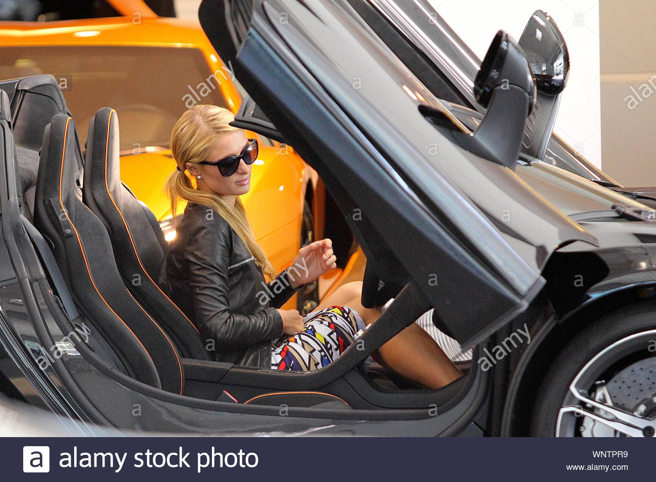 Beverly Hills Ca Paris Hilton Checks Out A Black 2014