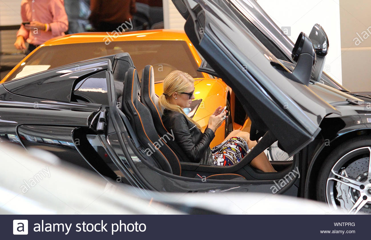 Beverly Hills Ca Paris Hilton Checks Out A Black 2014