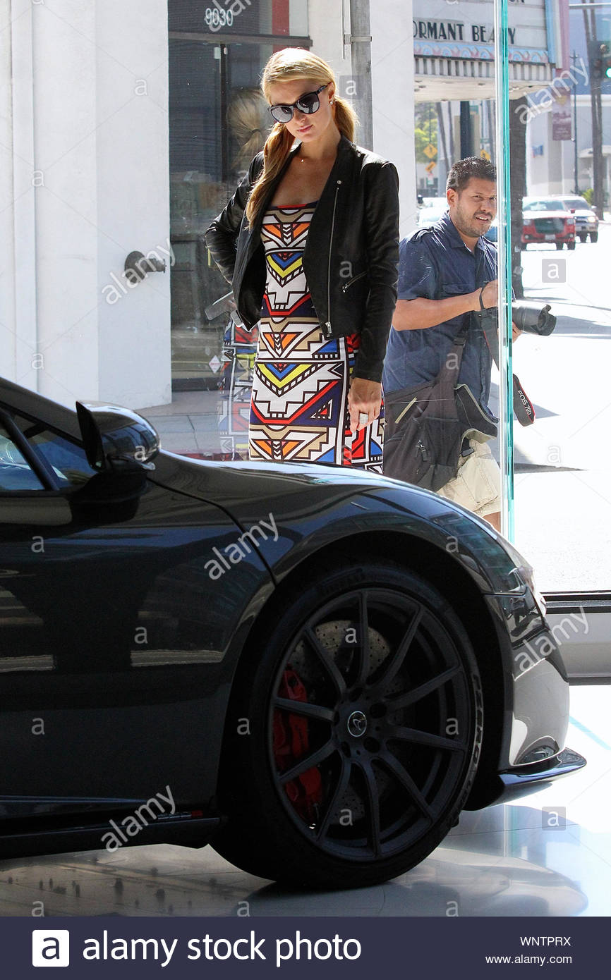 Beverly Hills Ca Paris Hilton Checks Out A Black 2014