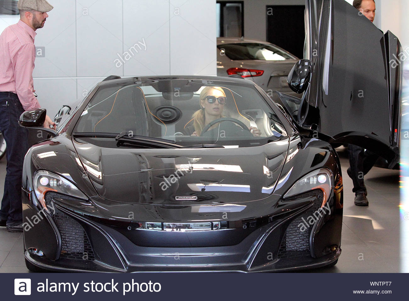 Beverly Hills Ca Paris Hilton Checks Out A Black 2014