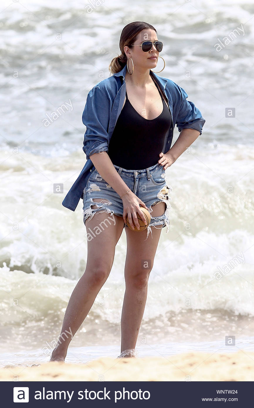 khloe kardashian jean shorts