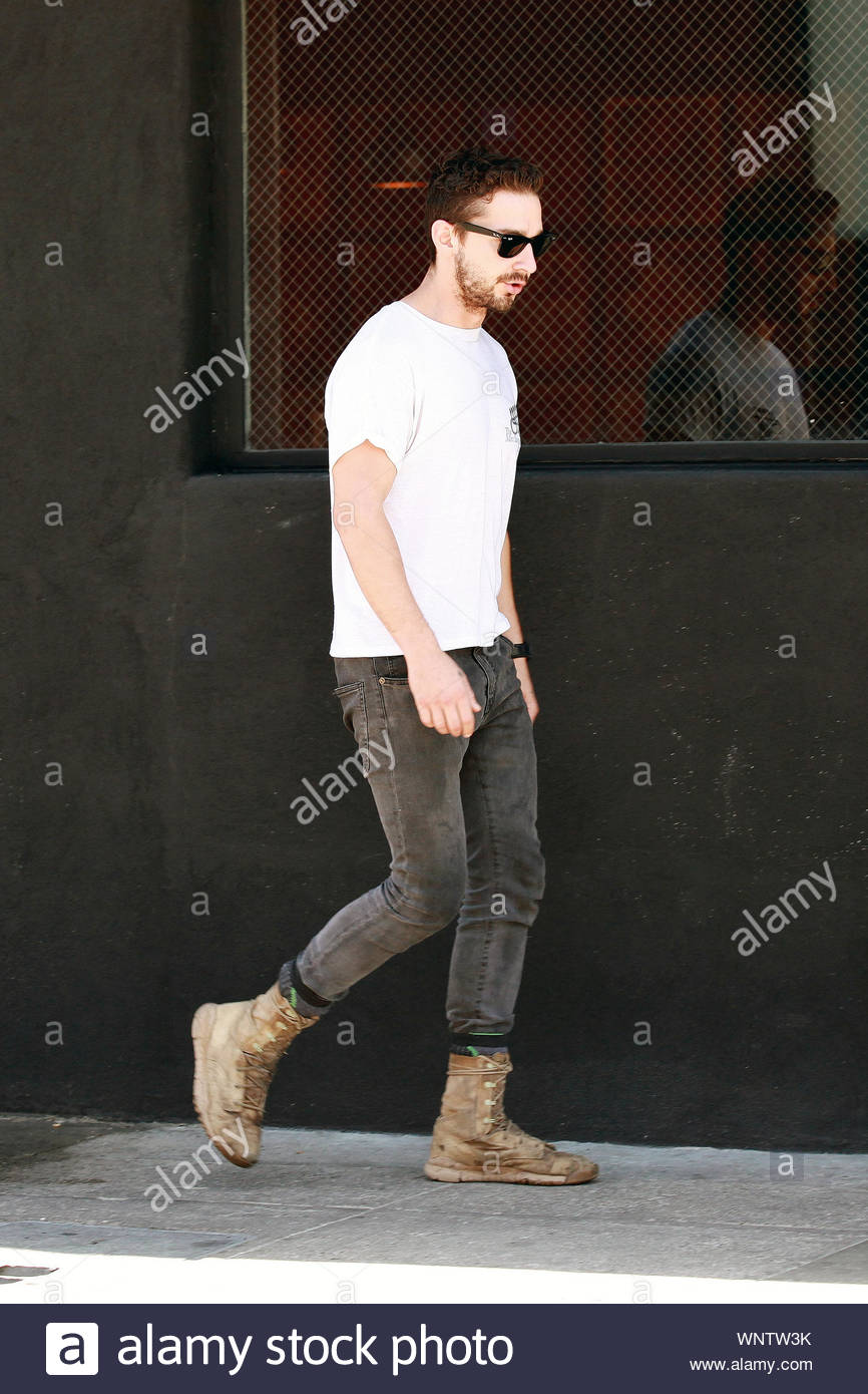 tucking jeans into boots guys