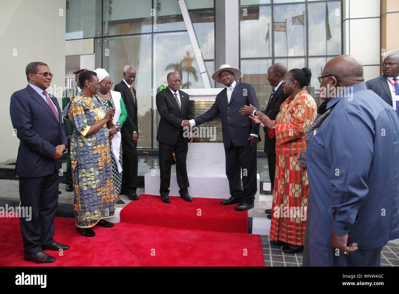 Dar Es Salaam. 6th Sep, 2019. Tanzanian President John Magufuli (C-L) and Ugandan President Yoweri Museveni (C-R) attend the inauguration ceremony of a building built by China Railway Construction Engineering Group in Dar es Salaam, Tanzania, on Sept. 6, 2019. Tanzanian President John Magufuli and Ugandan President Yoweri Museveni on Friday inaugurated the Mwalimu Nyerere Foundation (MNF) Building built by China Railway Construction Engineering Group (CRCEG). Credit: Xinhua/Alamy Live News Stock Photo