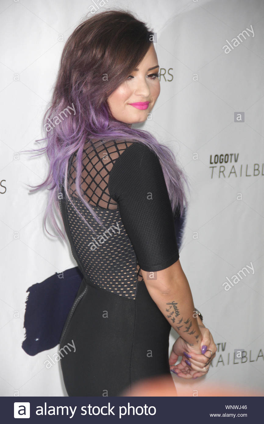 New York Ny Demi Lovato Arrives At Logo Tv S Trailblazers