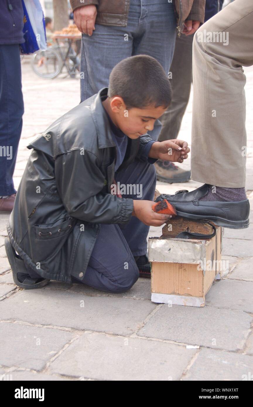 Black shoeshine boy hi-res stock photography and images - Alamy