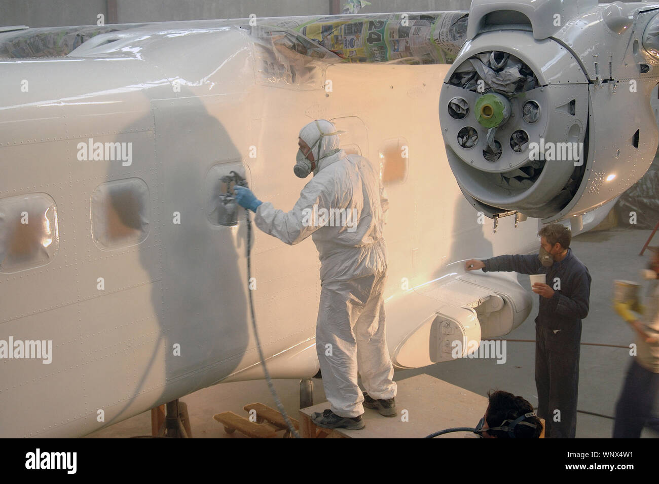 Aircraft painting hires stock photography and images Alamy