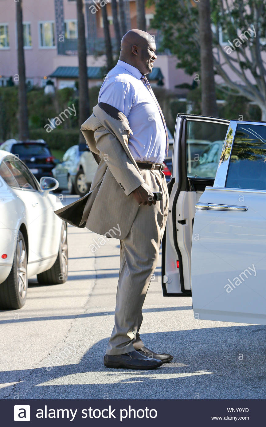 shaq shirt off