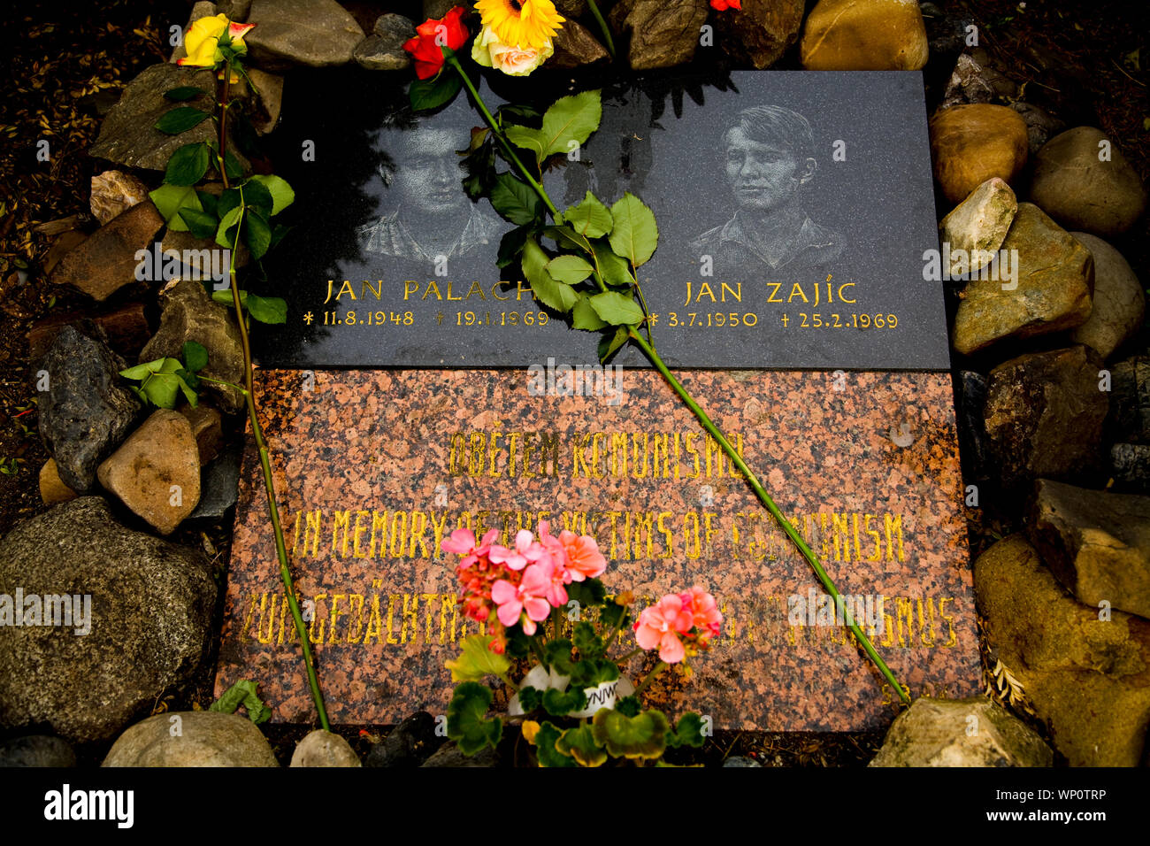 Memorial to Jan Palach and Jan Zajic who burned themselves alive in 1969 protesting against the Soviet invasion. Wenceslas Square (Vaclavske nam) Prag Stock Photo