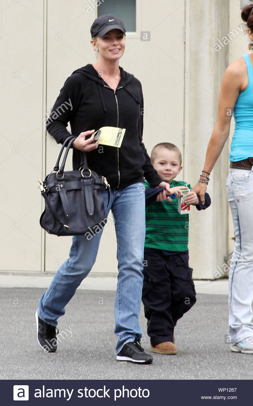 Ventura Ca Actress Jaime Pressly Heads To Dawn Barnes Karate
