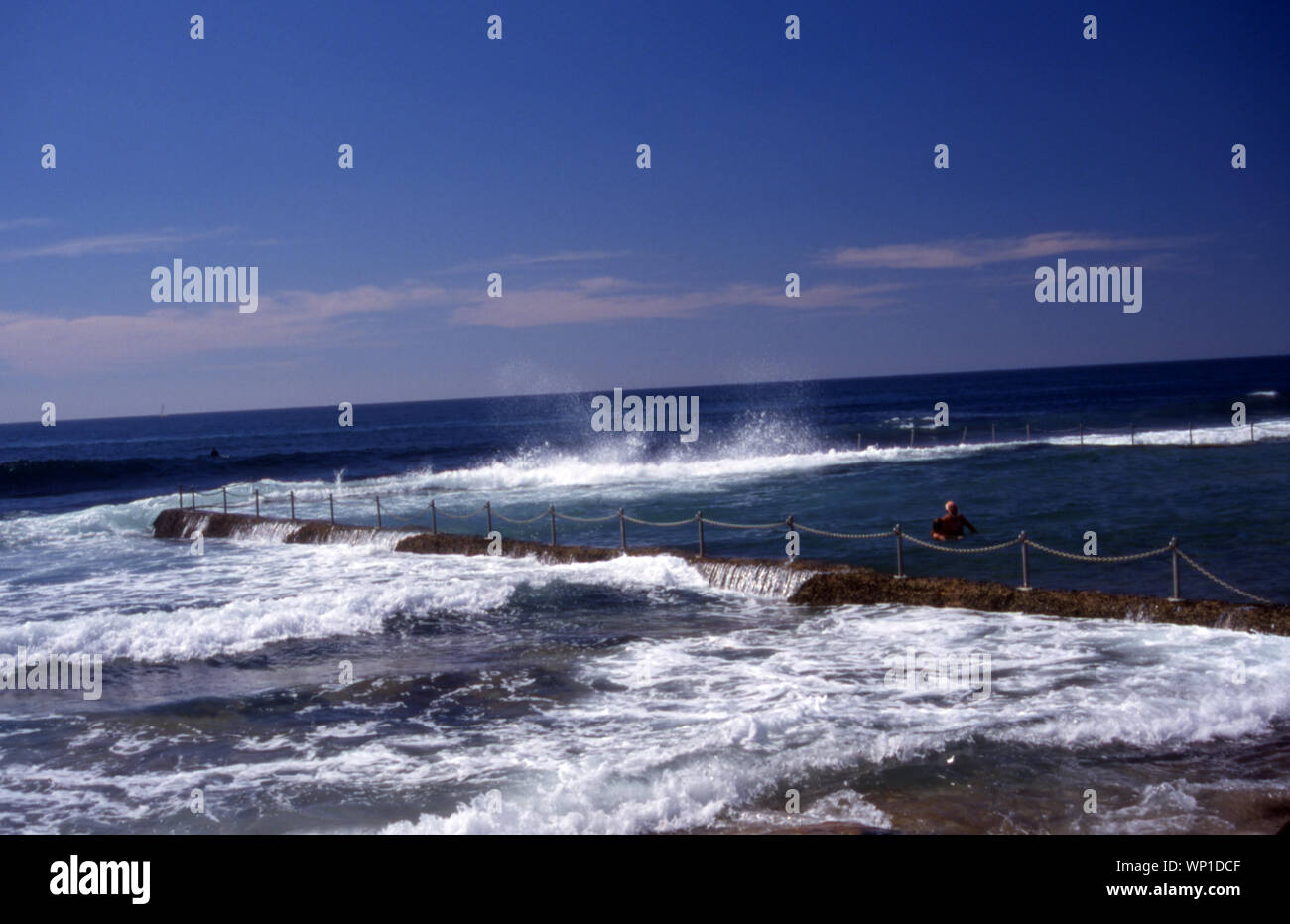 SWIMMERS IN THE OCEAN POOL AT MAROUBRA BEACH, SYDNEY, NEW SOUTH WALES, AUSTRALIA. Stock Photo