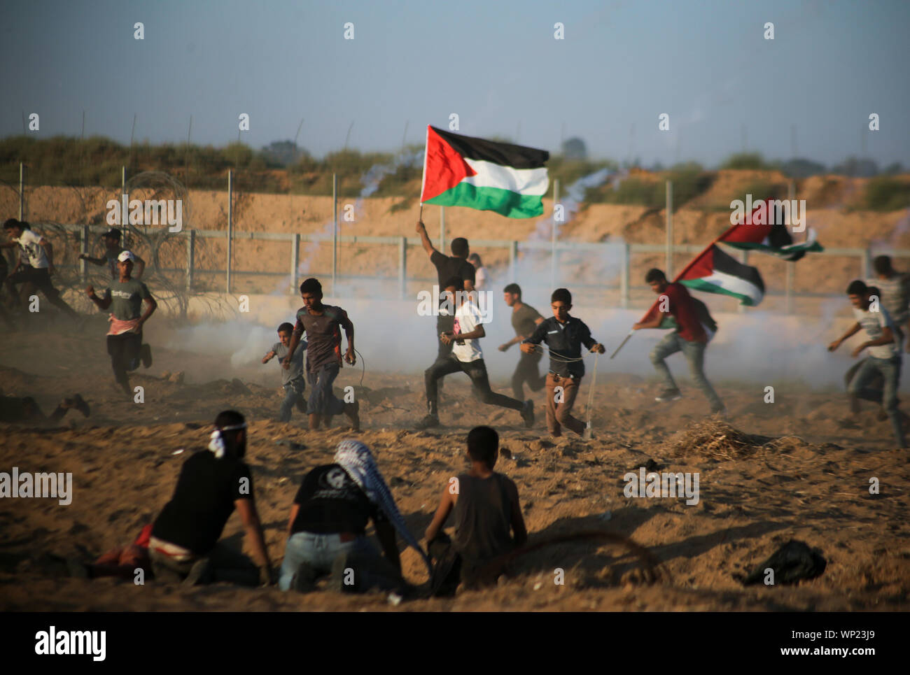 Gaza, Palestine. 06th Sep, 2019. Demonstrators flee from tear gas canisters fired towards them during an anti-Israel demonstration at the Israel-Gaza border fence in the southern Gaza Strip. Credit: SOPA Images Limited/Alamy Live News Stock Photo