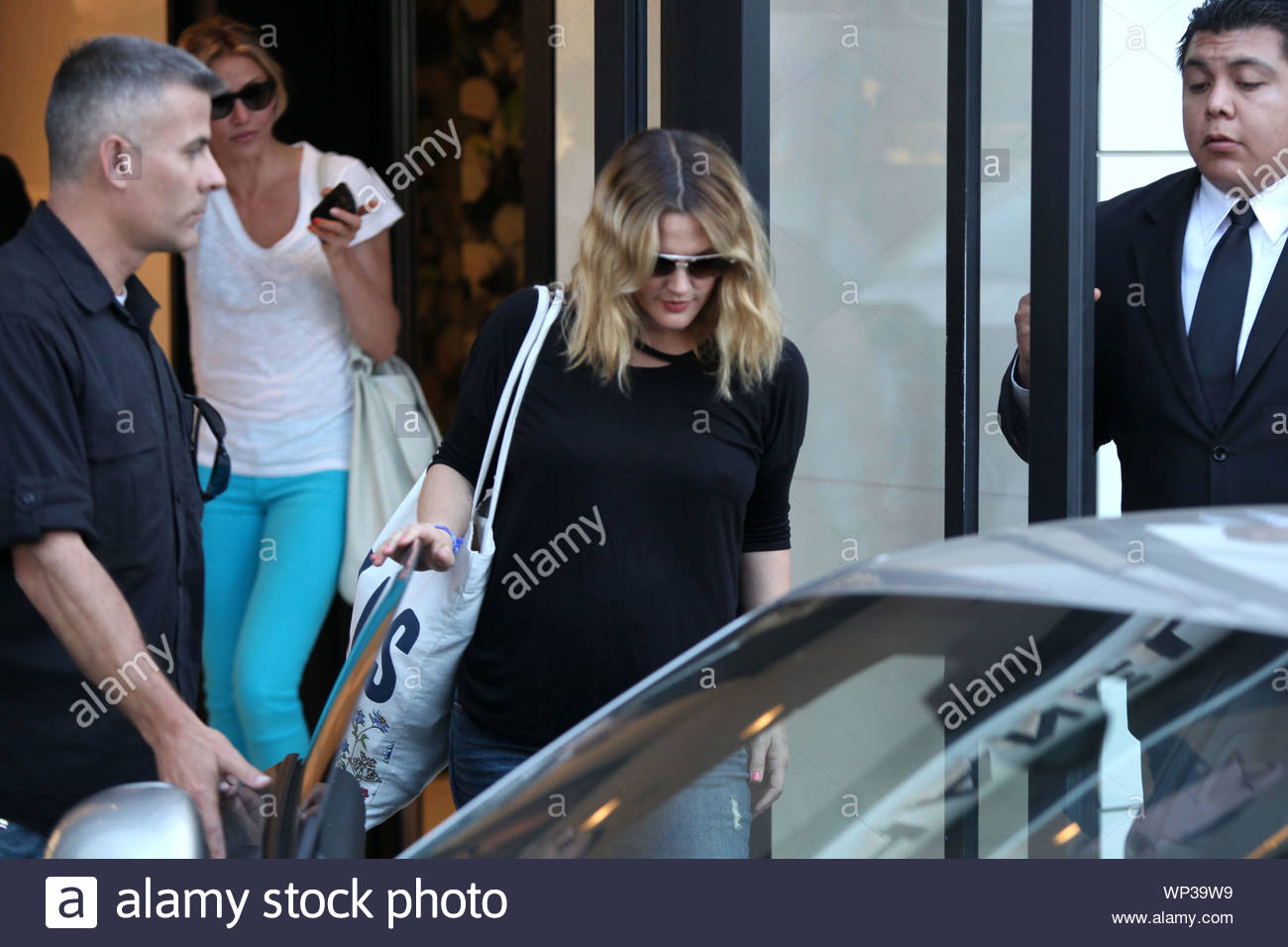 Beverly Hills Ca Pregnant Drew Barrymore Makes A Stop At The