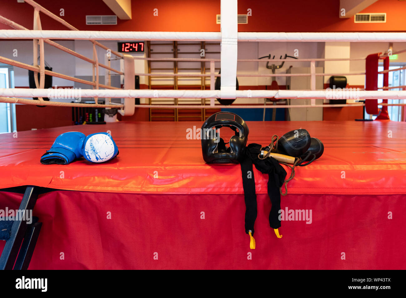 Boxing gym and boxing ring. Boxing attributes Stock Photo Alamy