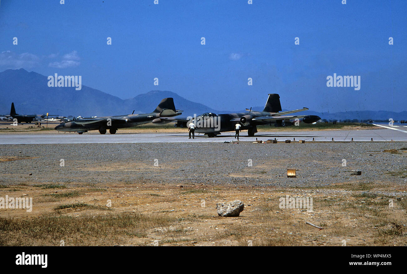 Vietnam-Krieg / Vietnam War - USAF United States Air Force Martin B-57B  Canberra Stock Photo - Alamy