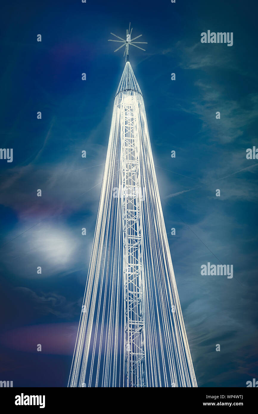 Enormous tree hires stock photography and images Alamy