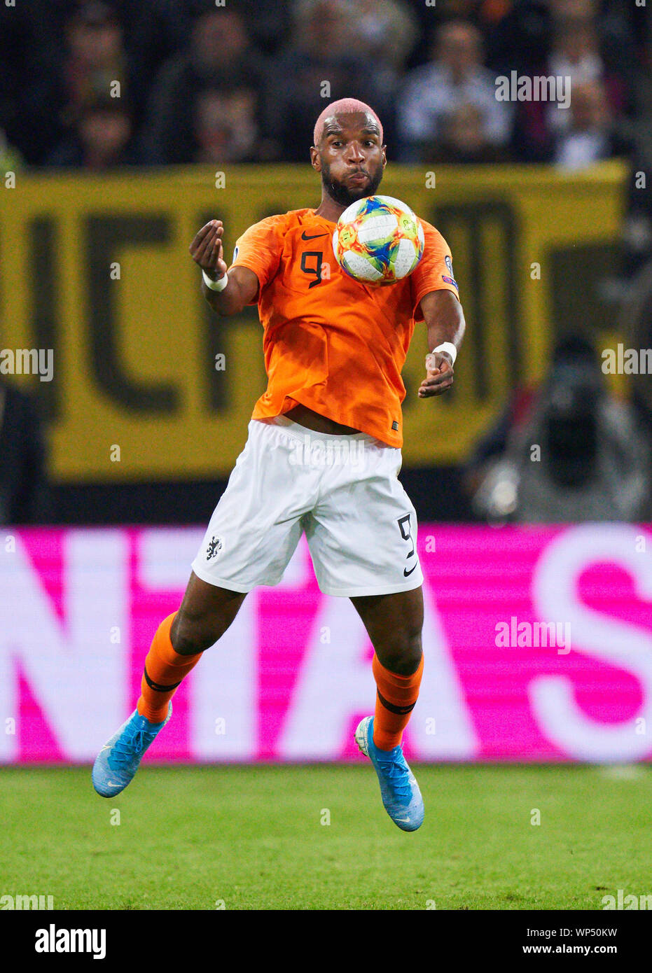 Hamburg Germany 06th Sep 19 Ryan Babel Nl 9 Drives Controls The Ball Action Full Size Single Action Einzelaktion With Ball Full Body Whole Figure Cutout Single Shots Ball Treatment Pick Up Header Cut