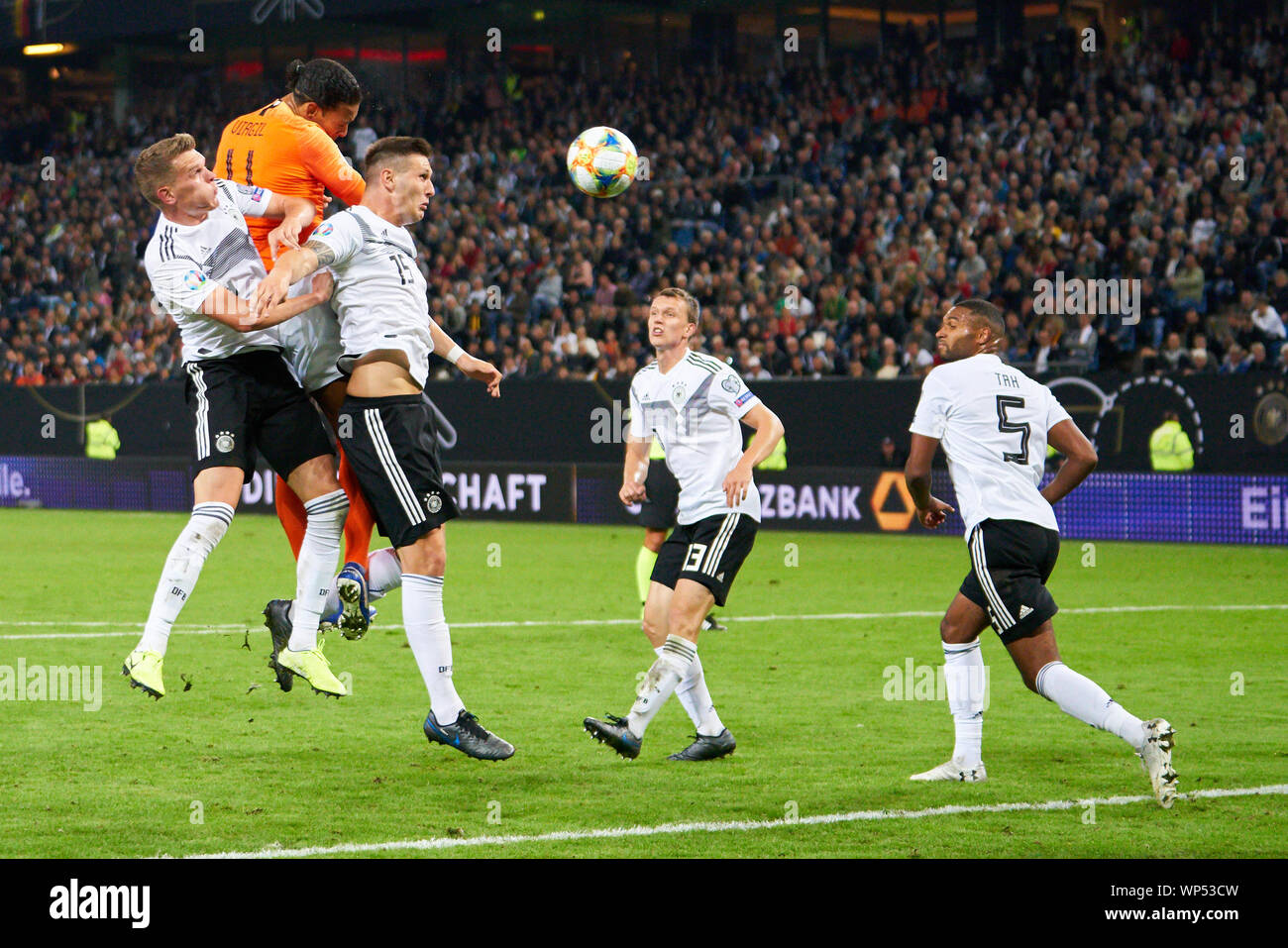Hamburg, Germany. 06th Sep, 2019. Virgil VAN DIJK, NL 4  compete for the ball, tackling, duel, header, zweikampf, action, fight against Niklas SUELE, DFB 15   Matthias GINTER, DFB 4 Lukas KLOSTERMANN, DFB 13 Jonathan TAH, DFB 5  GERMANY - NETHERLANDS 2-4 Football  Euro 2021 qualification Season 2019/2020,  EM-Qualifikation Group C Hamburg, Germany, September 06, 2019. © Peter Schatz / Alamy Live News Stock Photo