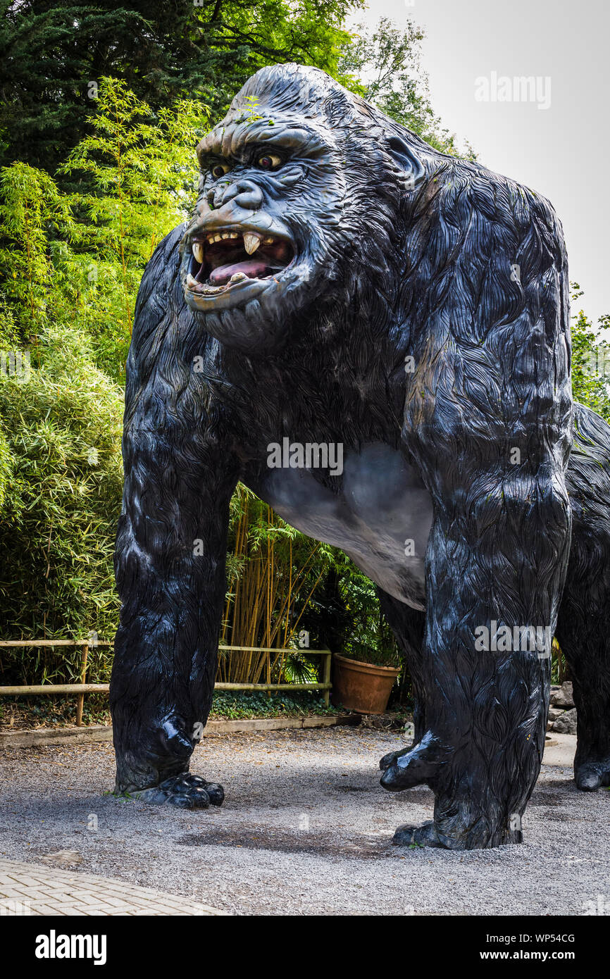 Giant Gorilla at Wookey Hole, Somerset, UK Stock Photo - Alamy