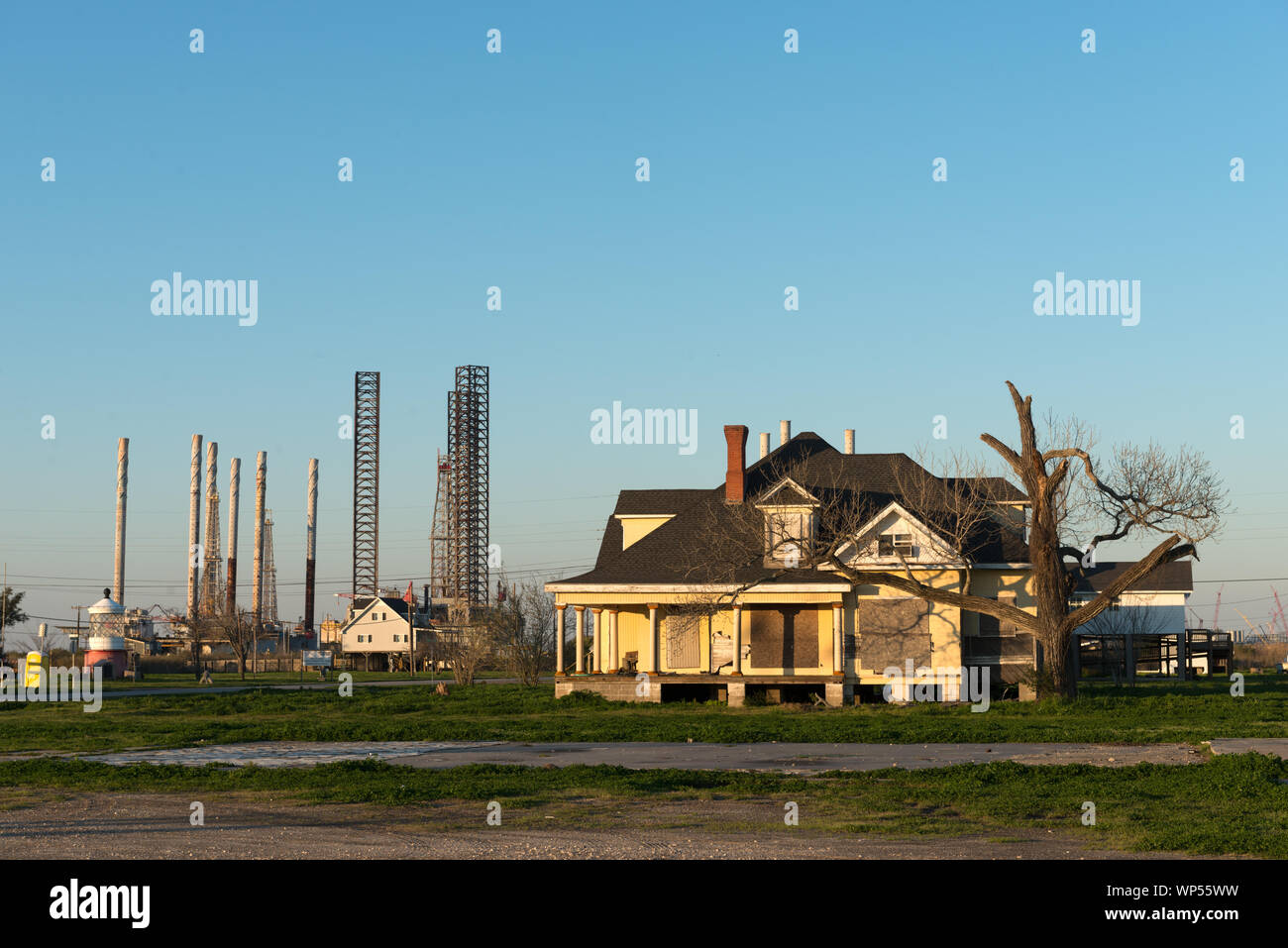 Juxtaposition of residential and industrial scenes in the tiny Gulf 