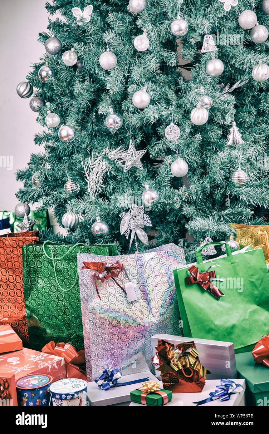 Christmas Tree with colorful gifts Stock Photo - Alamy
