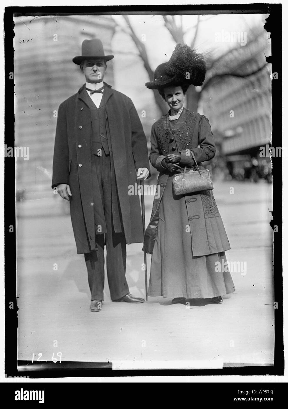 KITCHIN, WILLIAM WALTON. REP. FROM NORTH CAROLINA, 1897-1909; GOVERNOR, 1909-1913. WITH MRS. KITCHIN Stock Photo