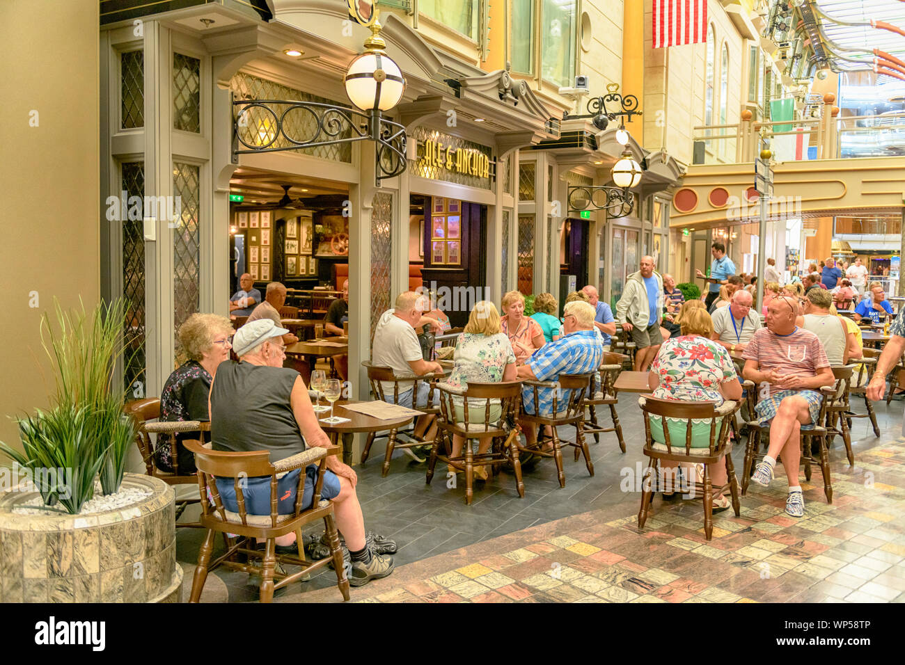 independence of the seas Ale and anchor pub along the royal promenade Royal Caribbean cruise ship Independence of the seas. . Stock Photo