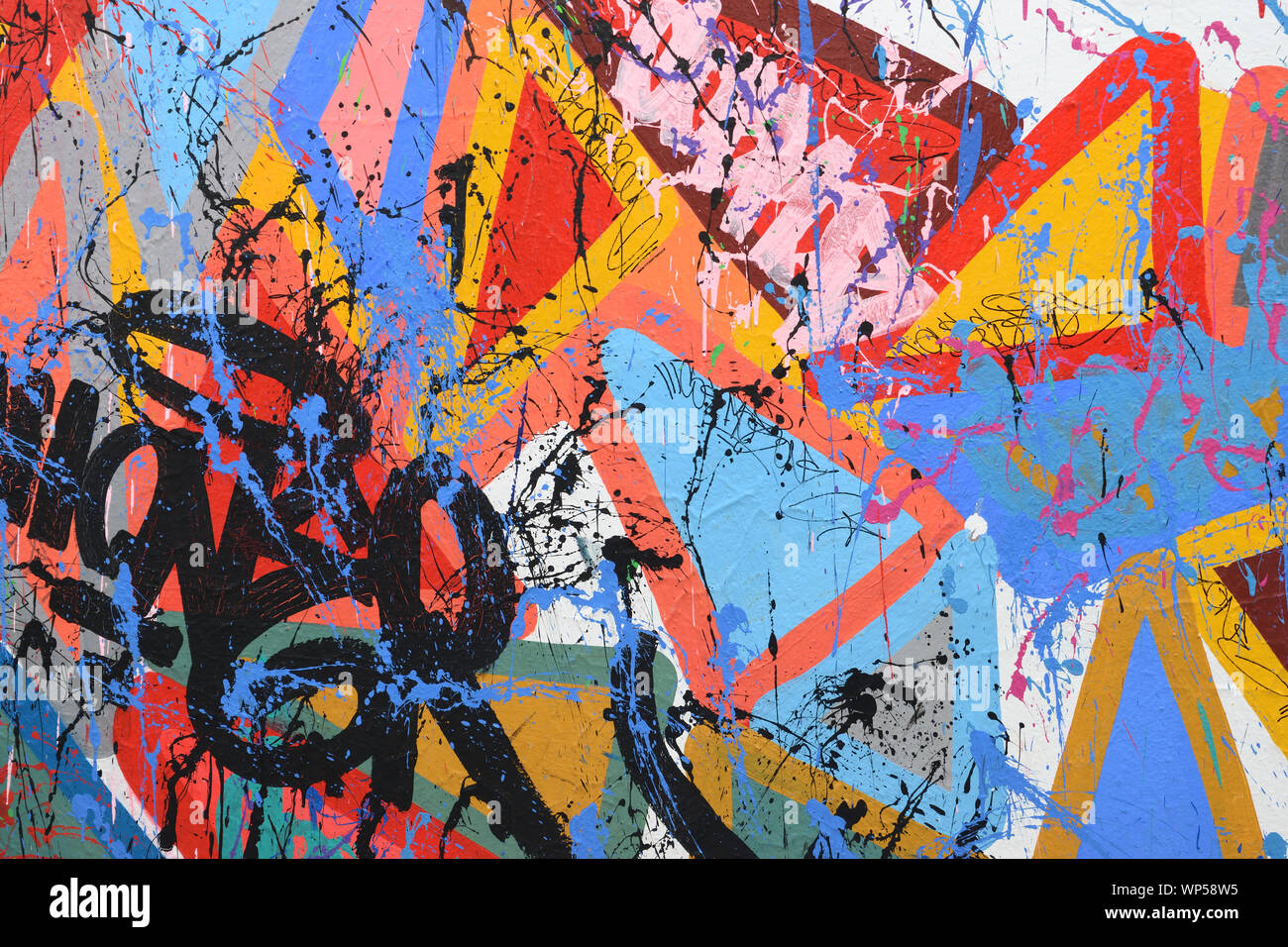 artwork graffiti in wall Stock Photo - Alamy