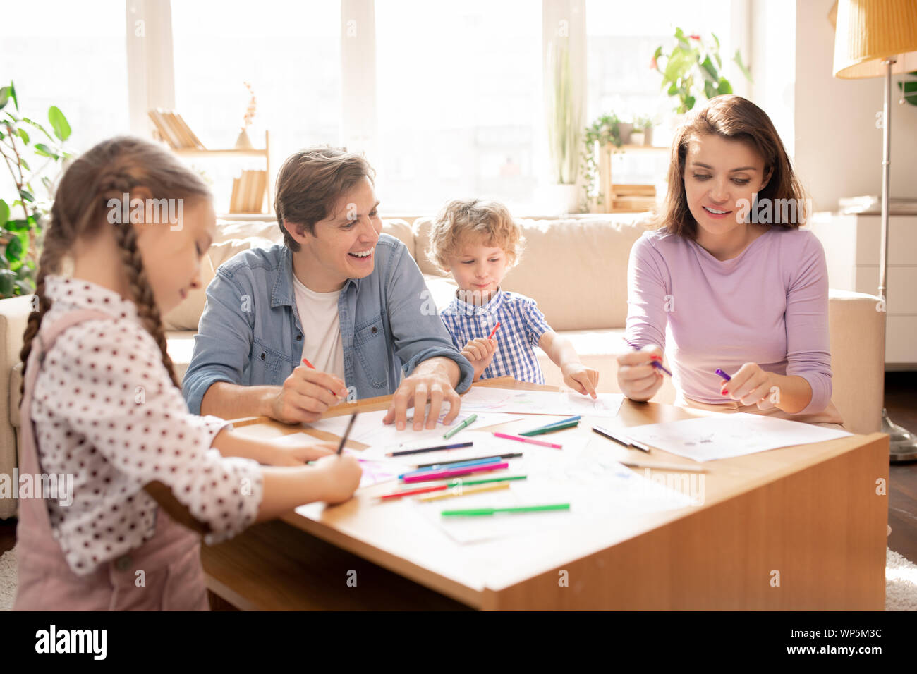 Girls laughing classroom hi-res stock photography and images - Alamy