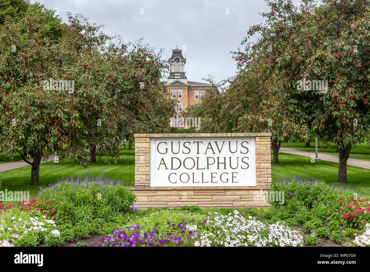 ST PETER, MN/USA SEPTEMBER 1, 2019 Entrance sign and Old Main clock