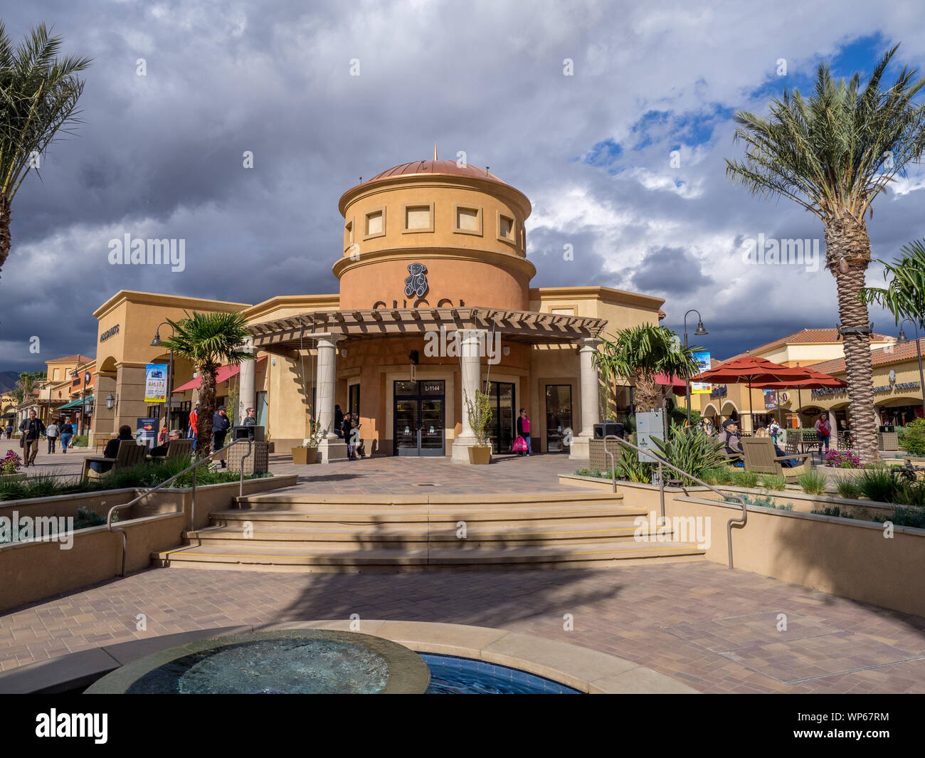 How to get to Desert Hills Premium Outlets in Cabazon by Bus?