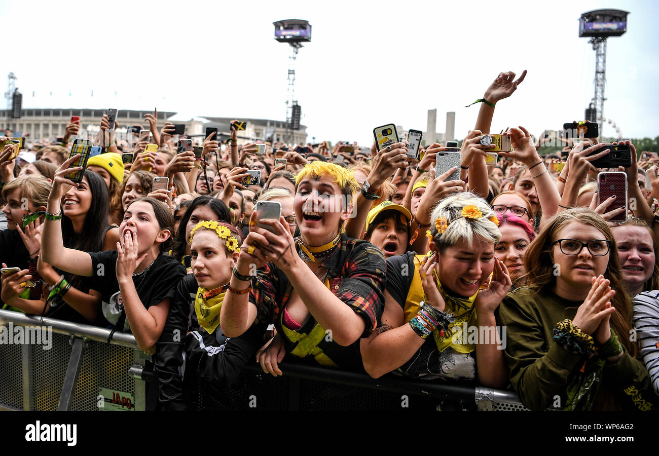 Berlin, Germany. 07th Sep, 2019. The audience celebrates the singer Billie Eilish at the Lollapalooza Festival Berlin on the grounds of the Olympic Stadium. Credit: Britta Pedersen/dpa-Zentralbild/dpa/Alamy Live News Stock Photo