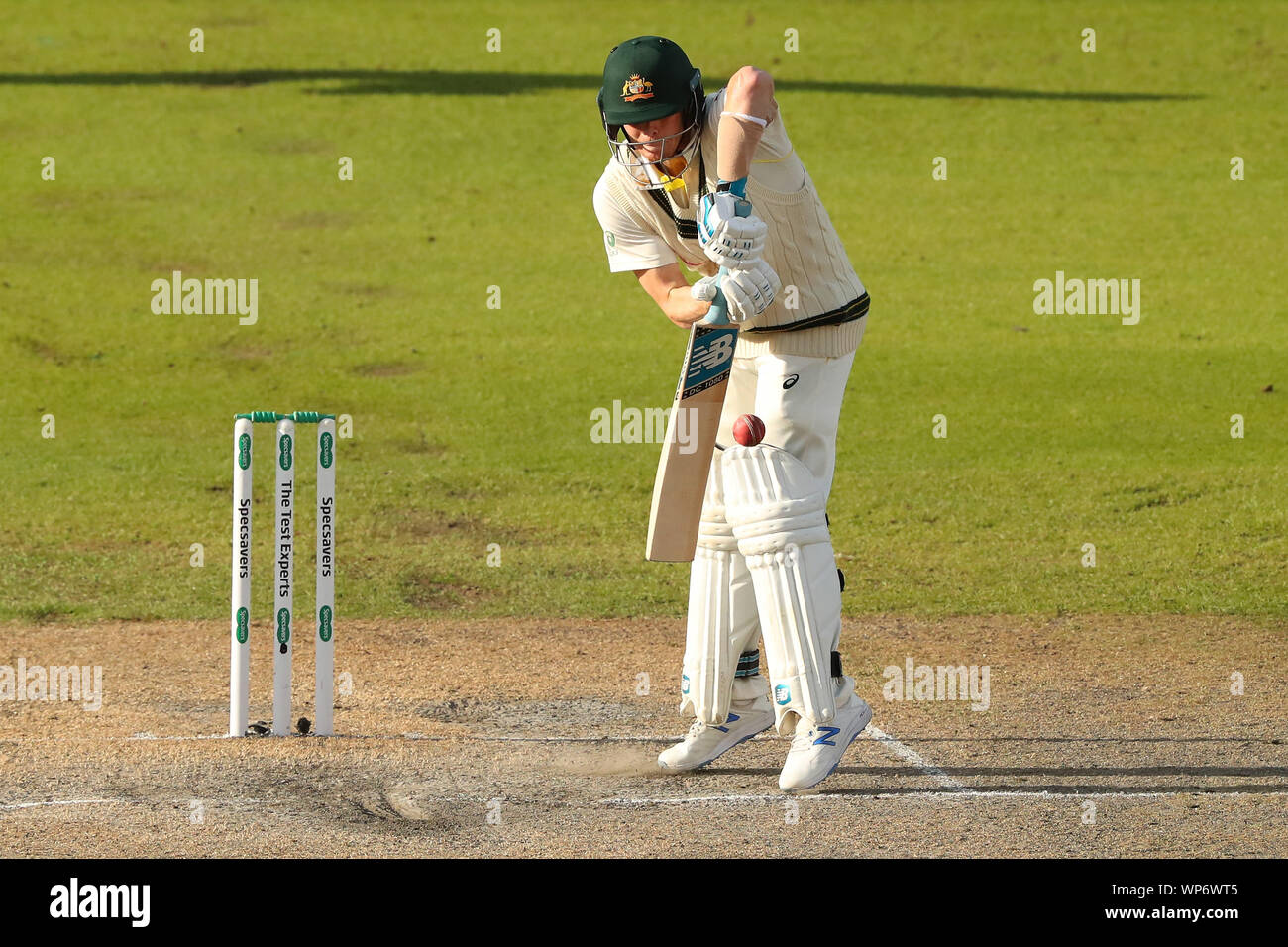Batting crease hires stock photography and images Alamy