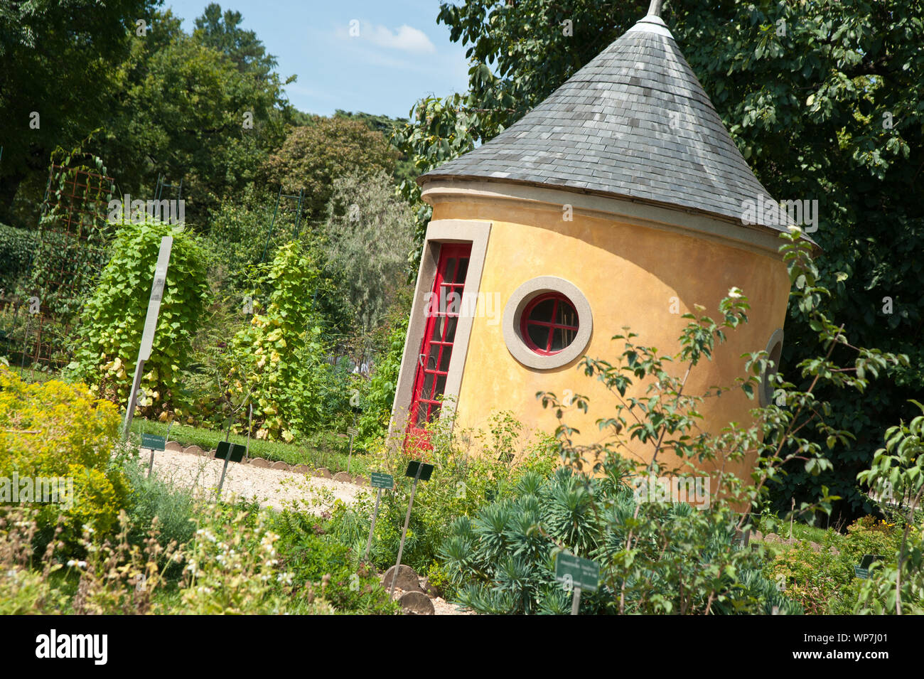 Der Jardin des Plantes ist ein Botanischer Garten in Paris mit einer Fläche von 23,5 ha. Er liegt im Südosten der Stadt, am südlichen Ufer der Seine i Stock Photo