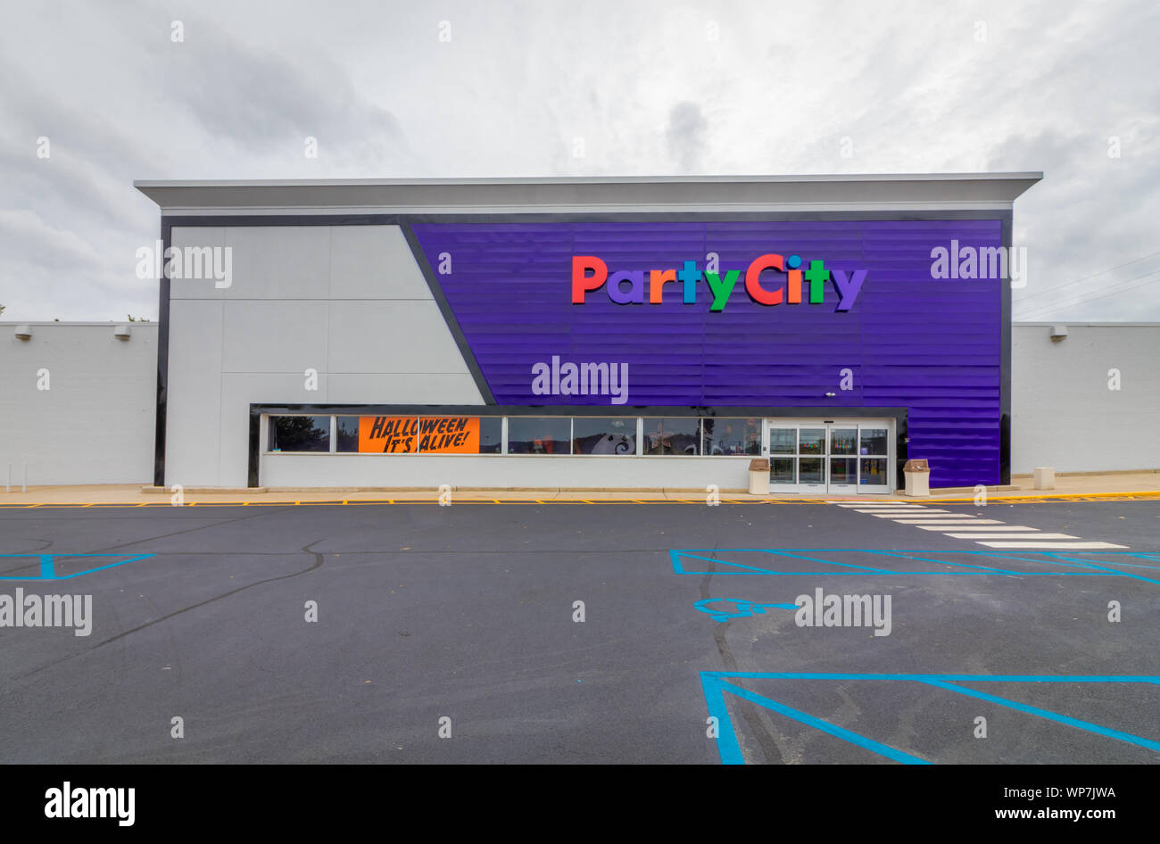 Rockaway, NJ / USA - September 6, 2019: Party City Retail Store in new purple concept design soon to debut Grand Opening Stock Photo - Alamy