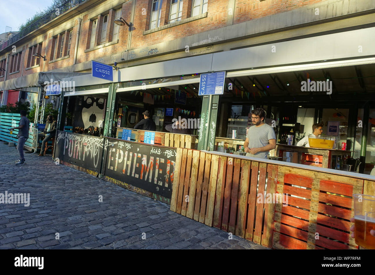 Das Point Ephémère ist ein Musiklokal in Paris am Canal Saint-Martin. Point Ephémère ist ein Zentrum für künstlerische Veranstaltungen im 10. Arrondis Stock Photo