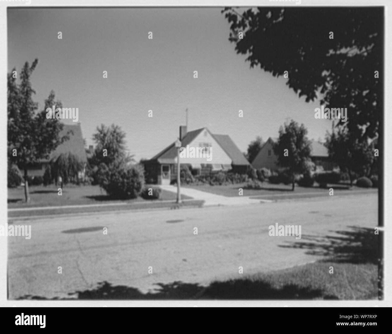 Postwar houses Black and White Stock Photos & Images - Alamy