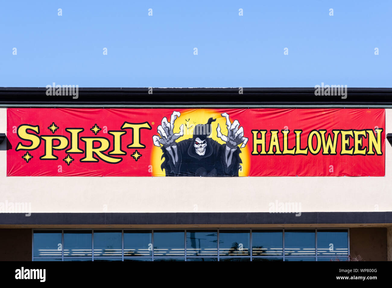 Spirit halloween hires stock photography and images Alamy