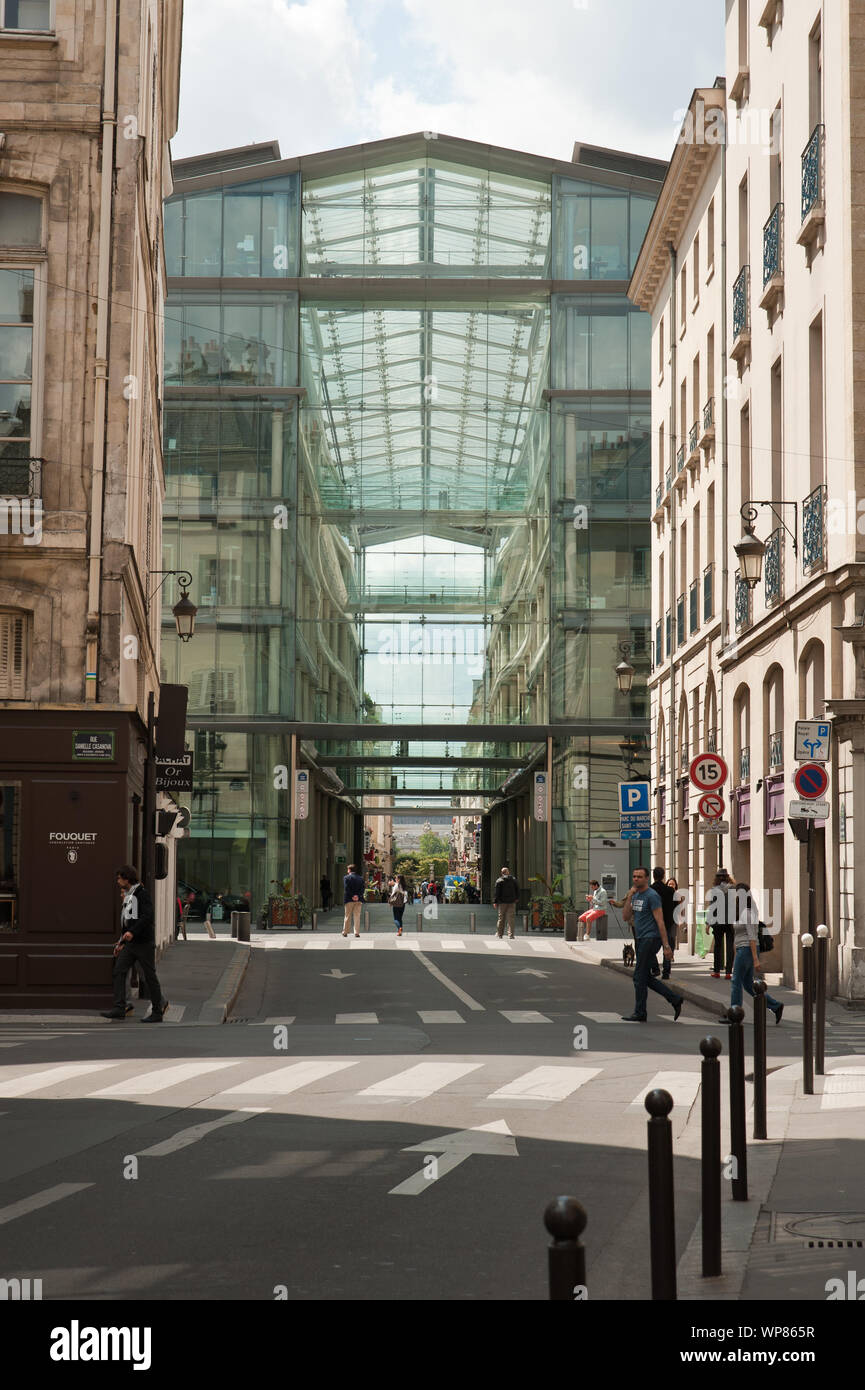 Paris, Passage des Jacobins, Architekt Ricardo Bofill, Place du Marché-Saint-Honoré Stock Photo