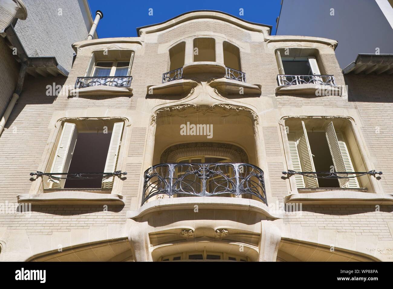 paris-hotel-mezzara-von-hector-guimard-1910-paris-hotel-mezzara-by