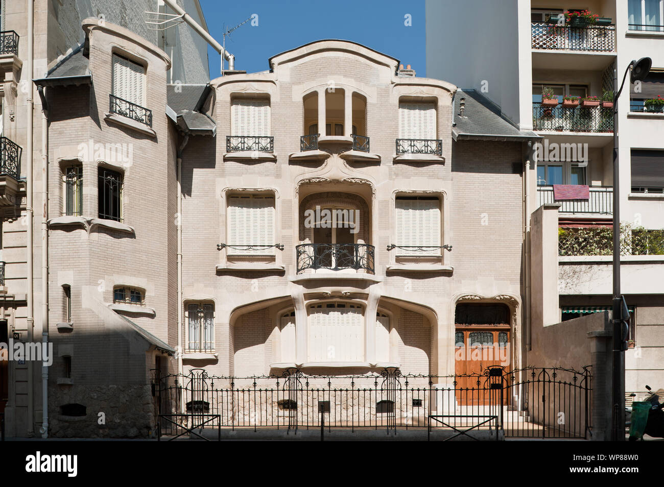 Paris, Architektur, Hector Guimard, Hotel Mezzara, 60 Rue La Fontaine, 1910  Stock Photo - Alamy