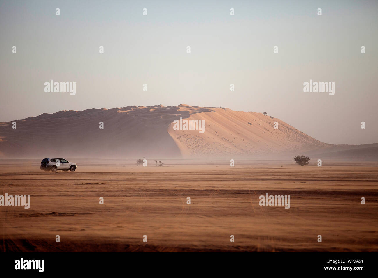 Off-road vehicle, sand dunes, Sharqiya Sands or Wahiba Sands, Al Raka ...