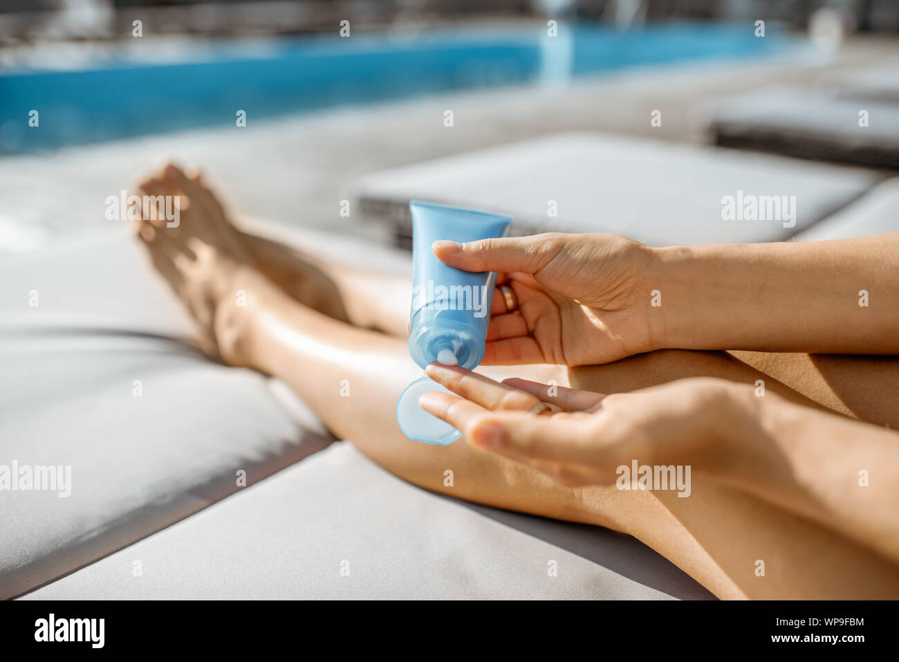 Girl applying suntan lotion on hires stock photography and images Alamy