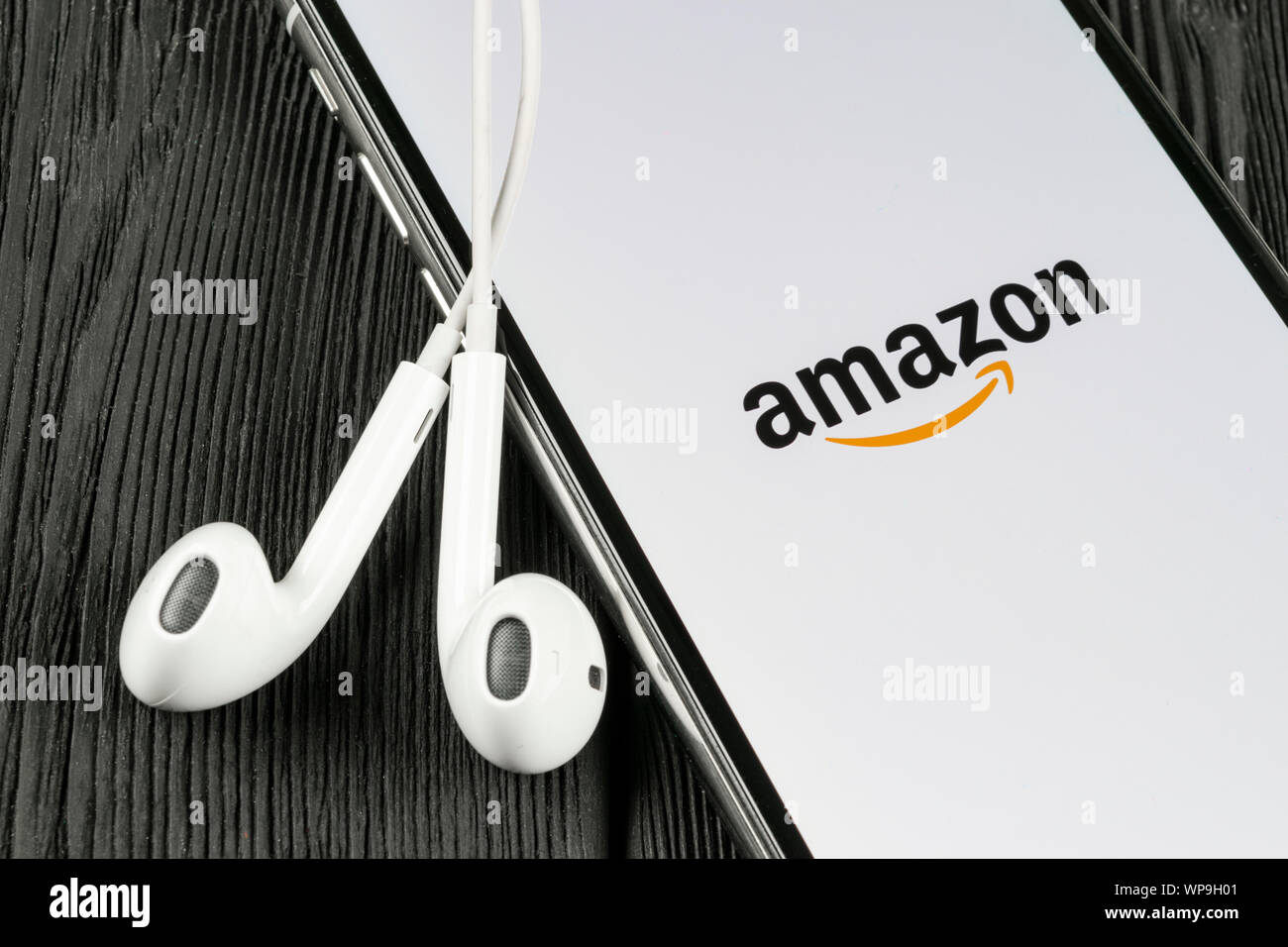 Amazon Shopping App High Resolution Stock Photography And Images Alamy