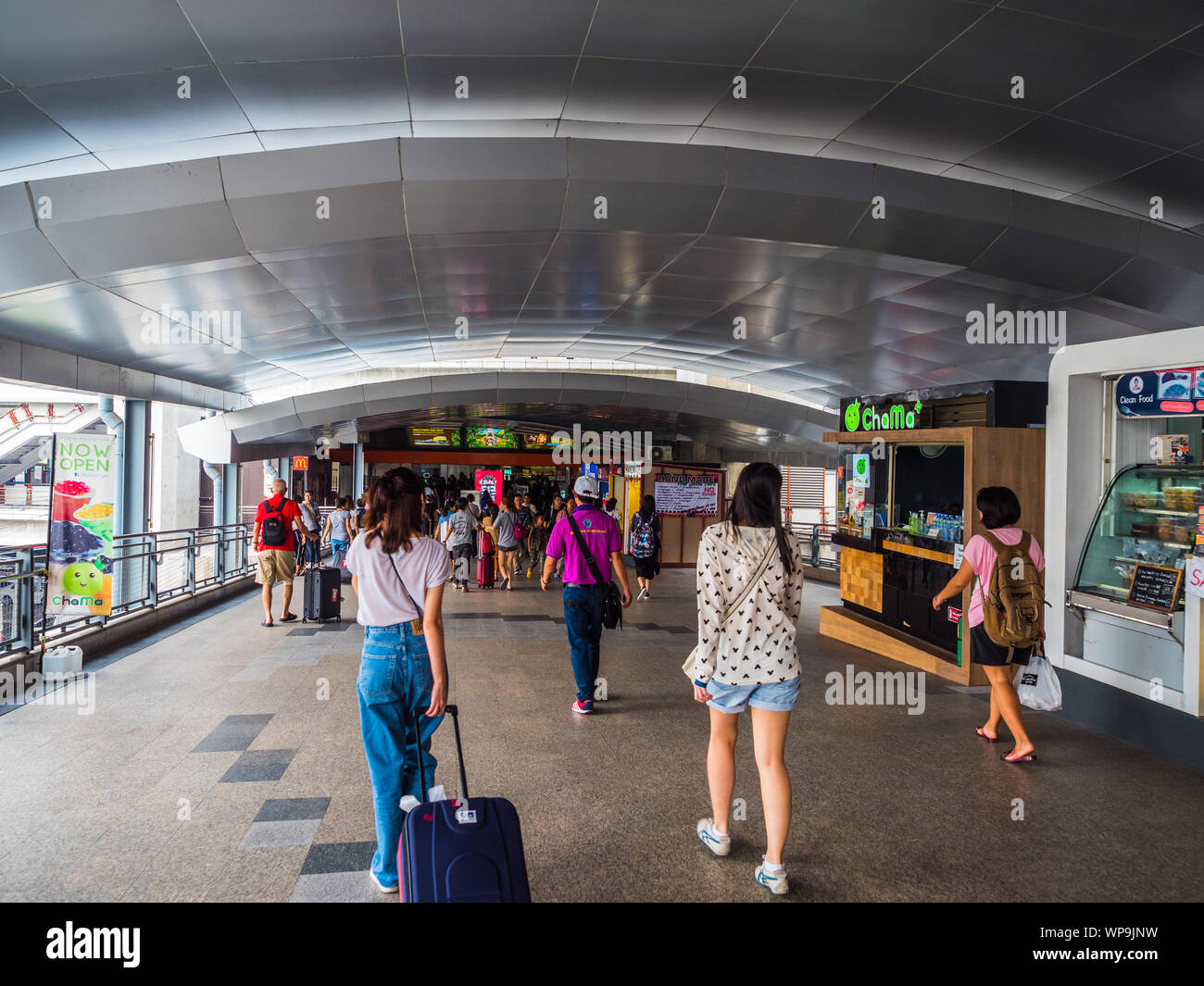 Bangkok Thailand May 6 2017 Unidentified Passengers Walk To Bts Bangkok Thailand May 6 2017 Unidentified Passengers Walk To Bts