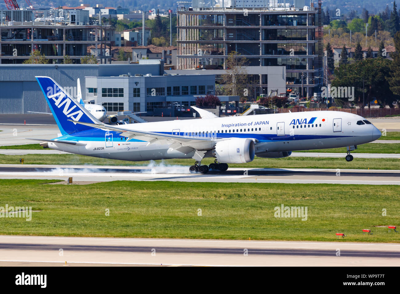 Boeing 787 ana hi-res stock photography and images - Alamy