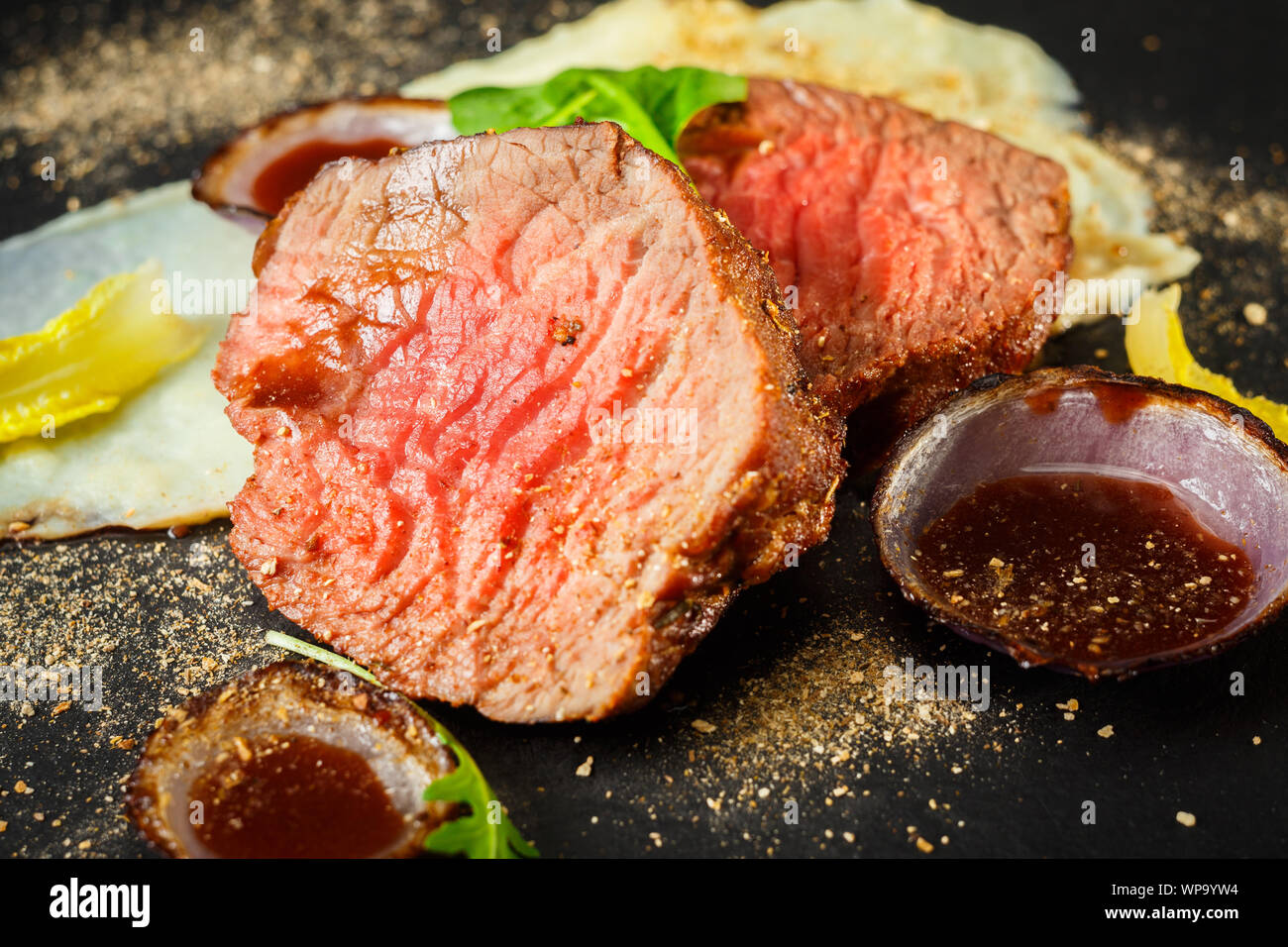 Steak on mash potato hi-res stock photography and images - Alamy