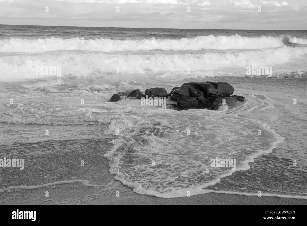 Black and white seascape hi-res stock photography and images - Alamy