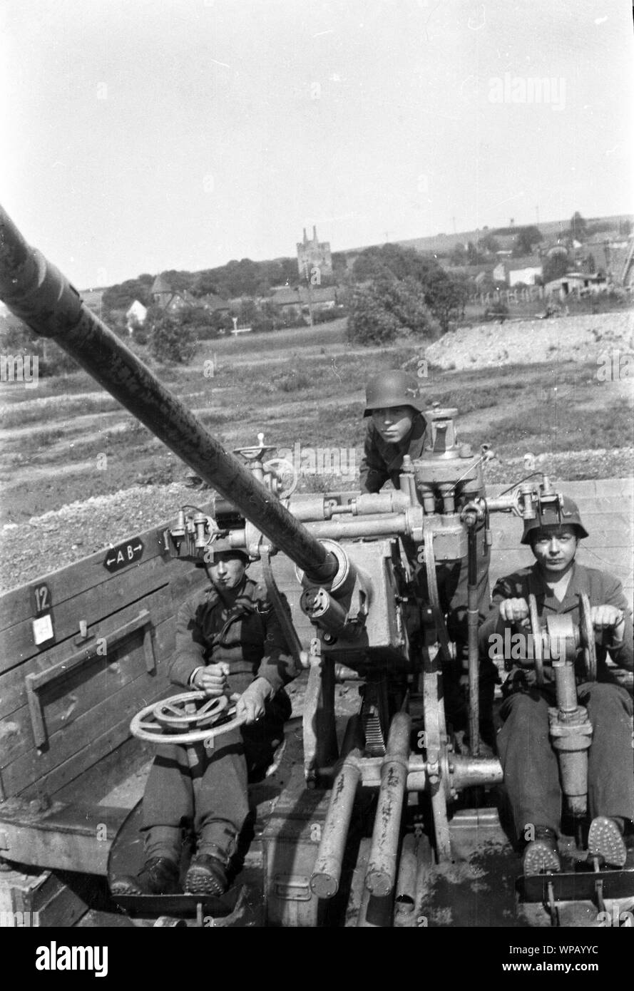 Wehrmacht Heer / Luftwaffe Flugabwehrkanone FLAK 3,7 cm / 37 mm - Anti Aircraft Gun 3.7 cm / 37mm M1939 Stock Photo