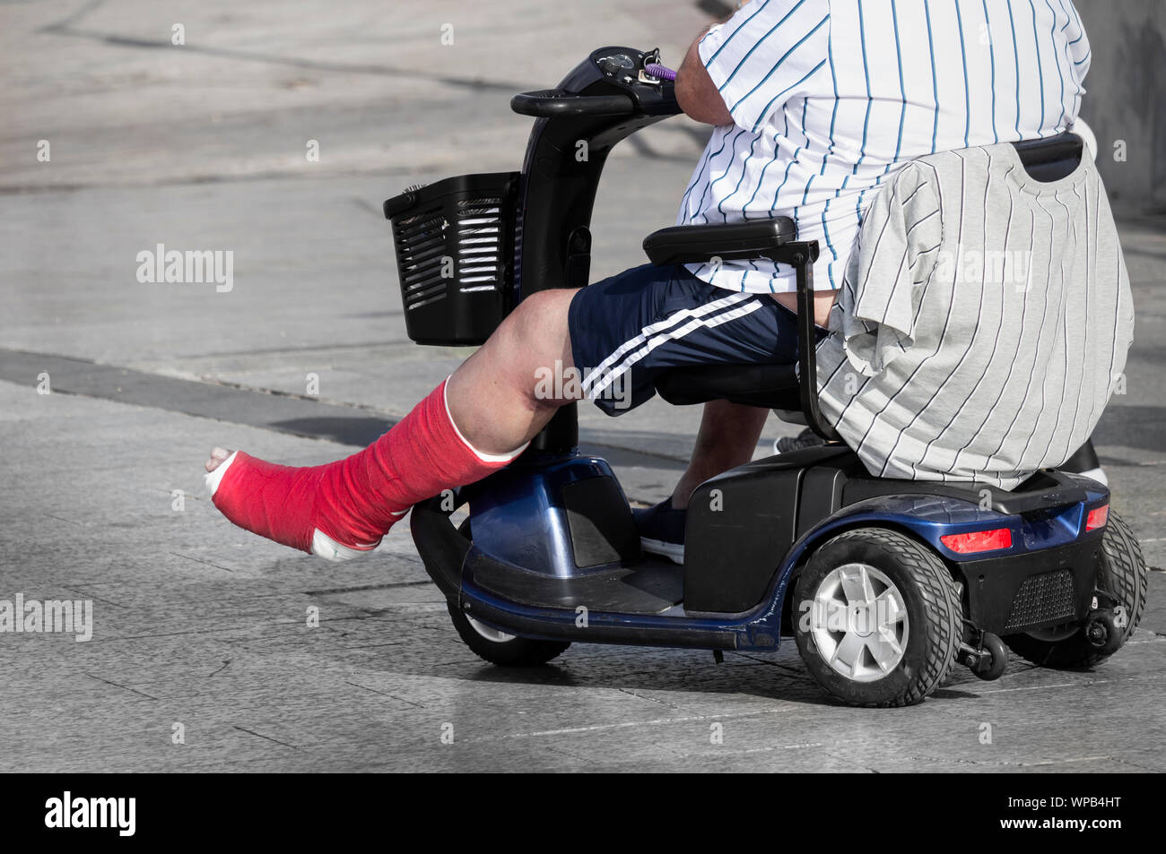 resterende Låne Sund og rask Obese man mobility scooter hi-res stock photography and images - Alamy